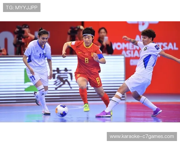 中国足球队备战亚洲杯 强强对话引发球迷热议 展望赛事新机遇